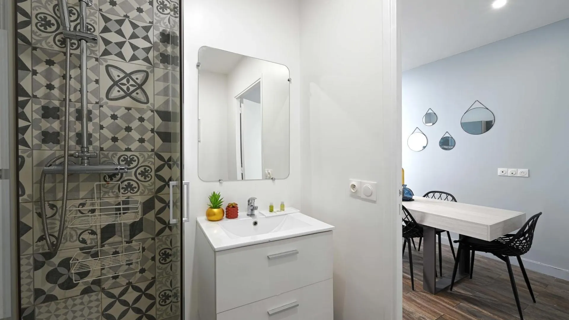 Two Floor With Theatre Apartment *