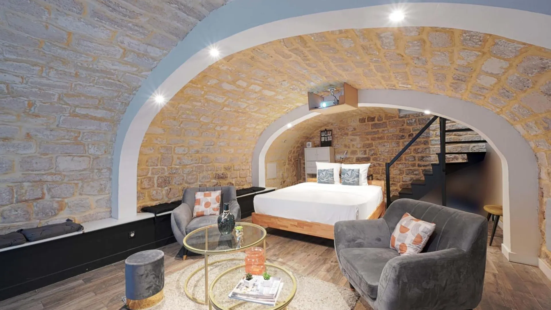 Two Floor With Theatre Apartment *